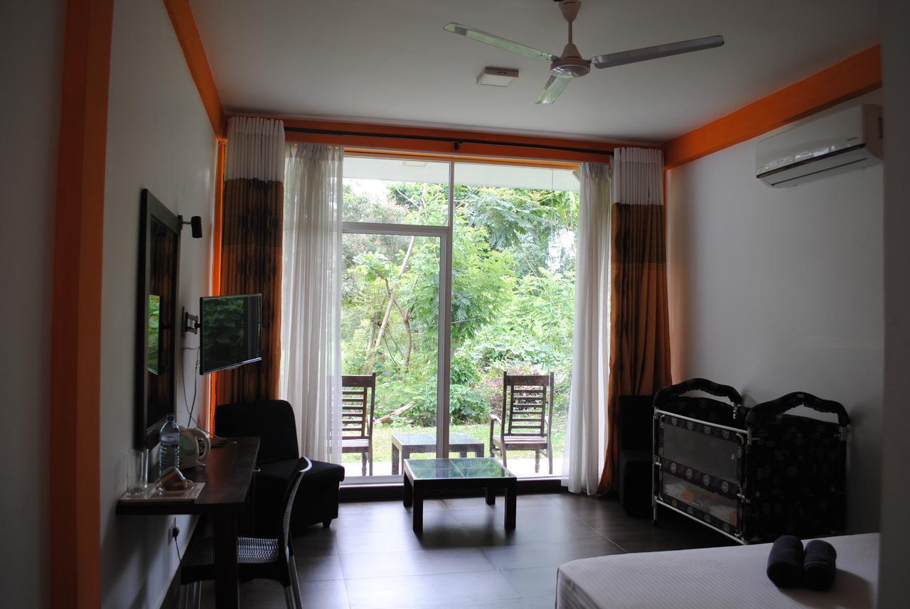 Bridge Hotel Negombo Kimbulapitiya Exterior foto